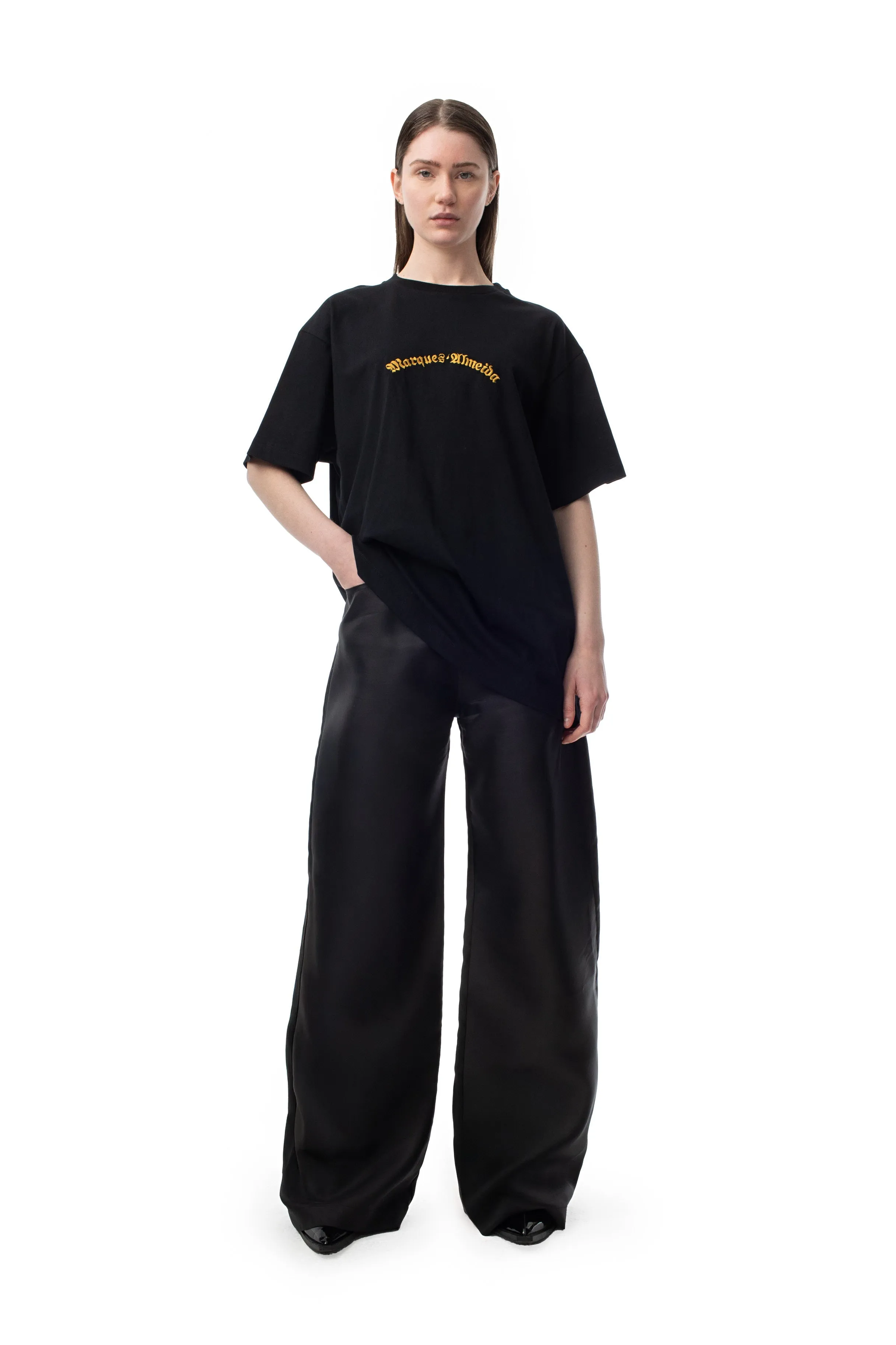 BLACK OVERSIZED T-SHIRT WITH GOLD LOGO
