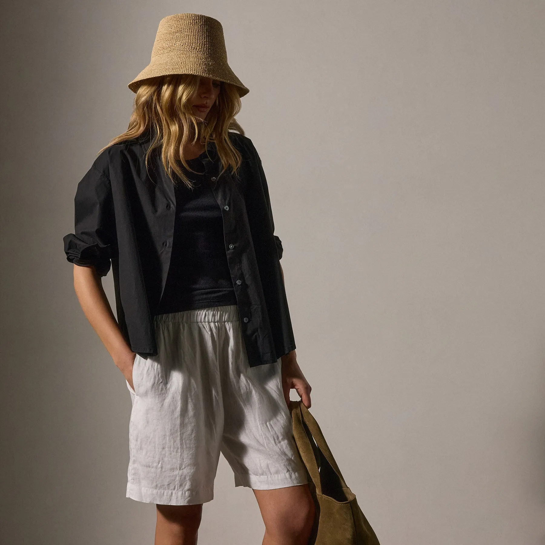 Lightweight Linen Bermuda Short - White
