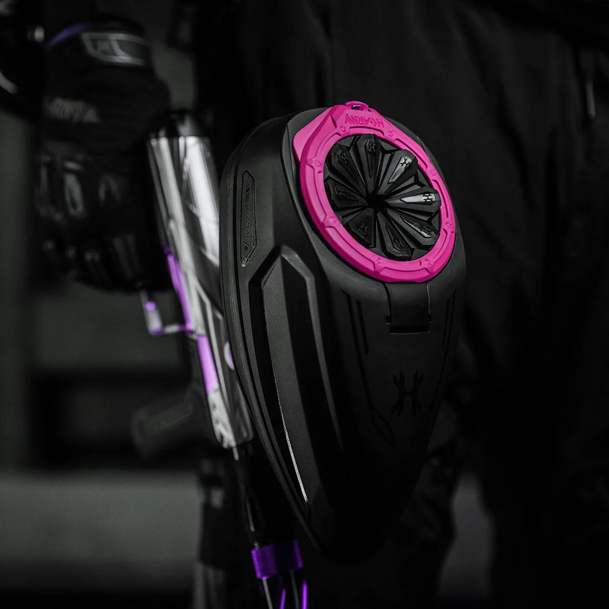 Sonic PLUS Loader - Black/Neon Pink
