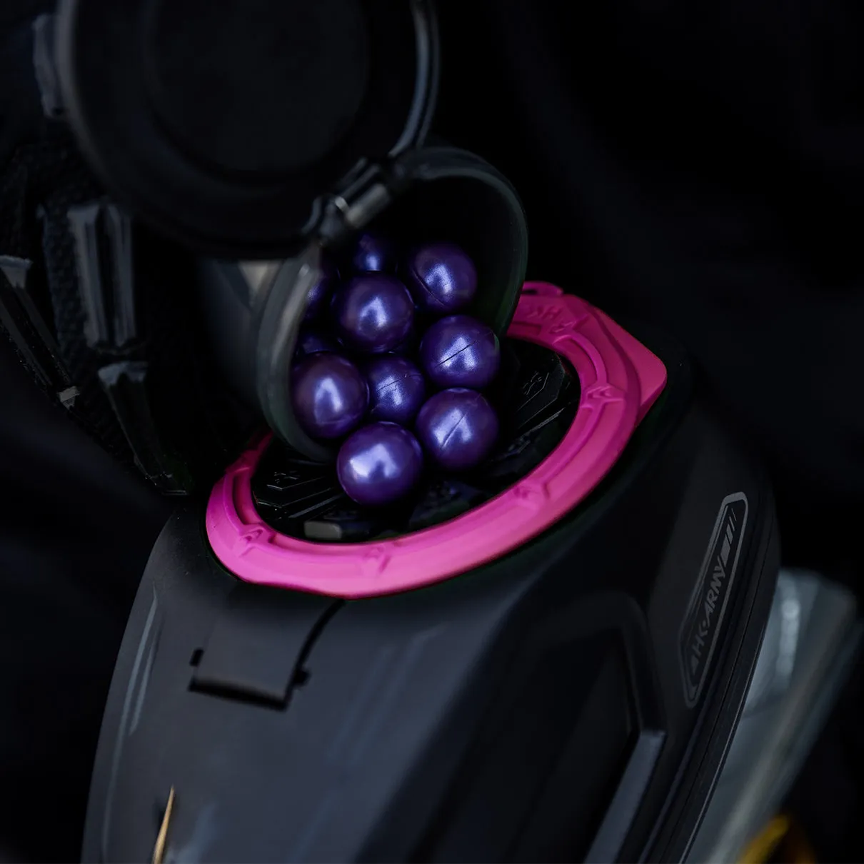 Sonic PLUS Loader - Black/Neon Pink