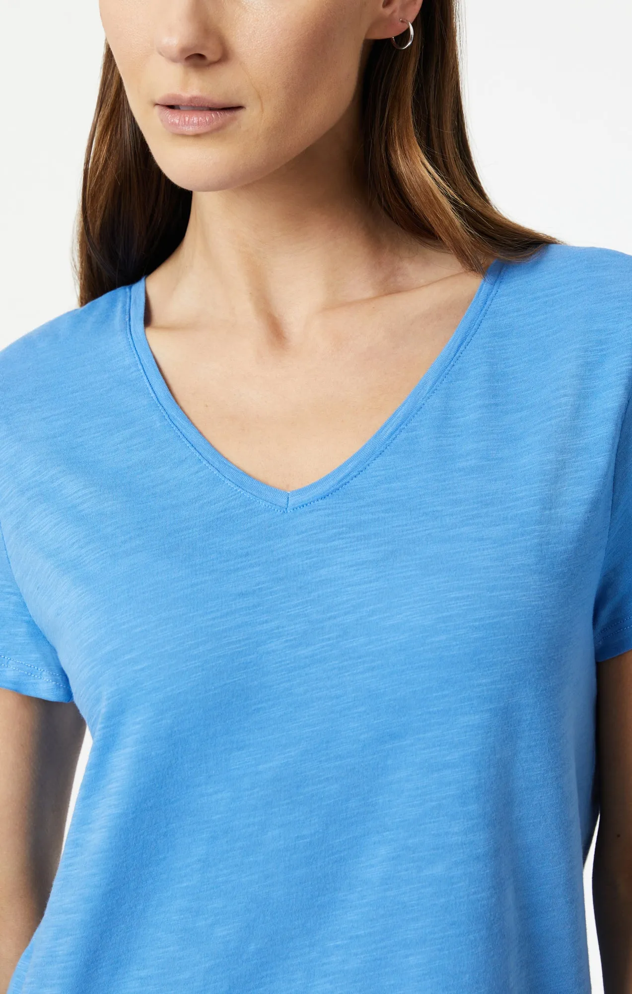 V-NECK T-SHIRT IN CAMPANULA