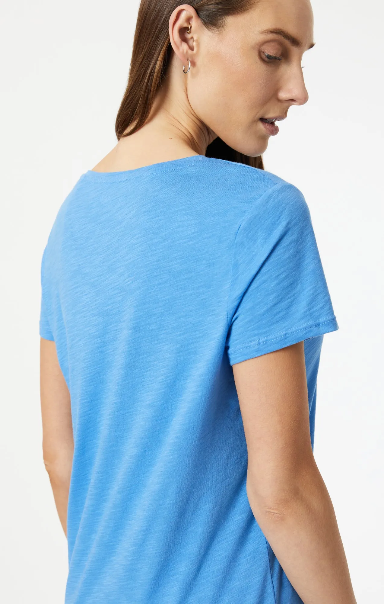 V-NECK T-SHIRT IN CAMPANULA