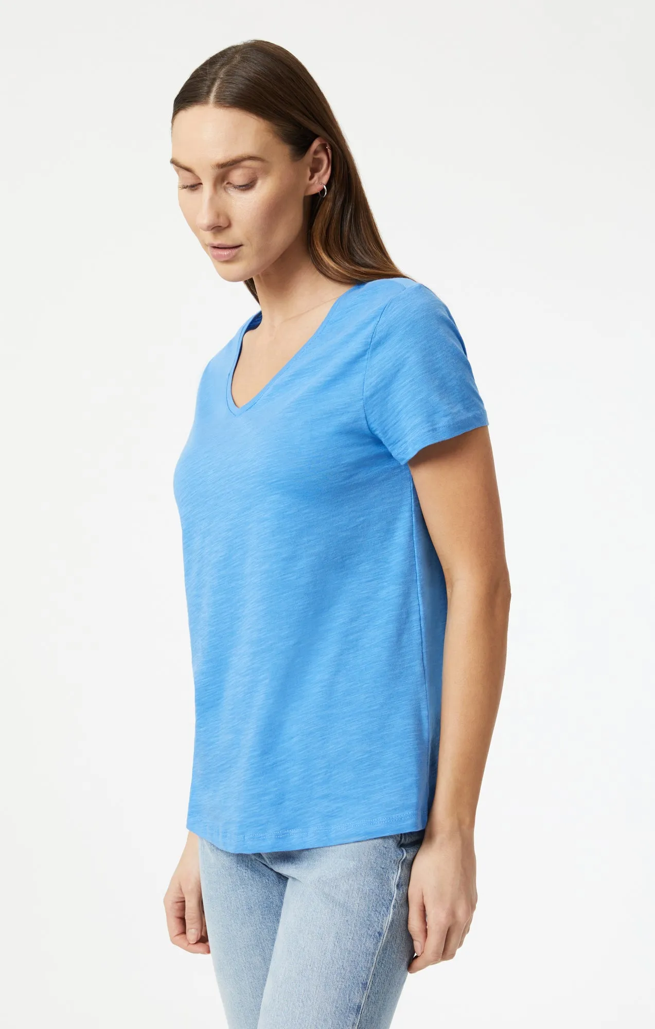 V-NECK T-SHIRT IN CAMPANULA