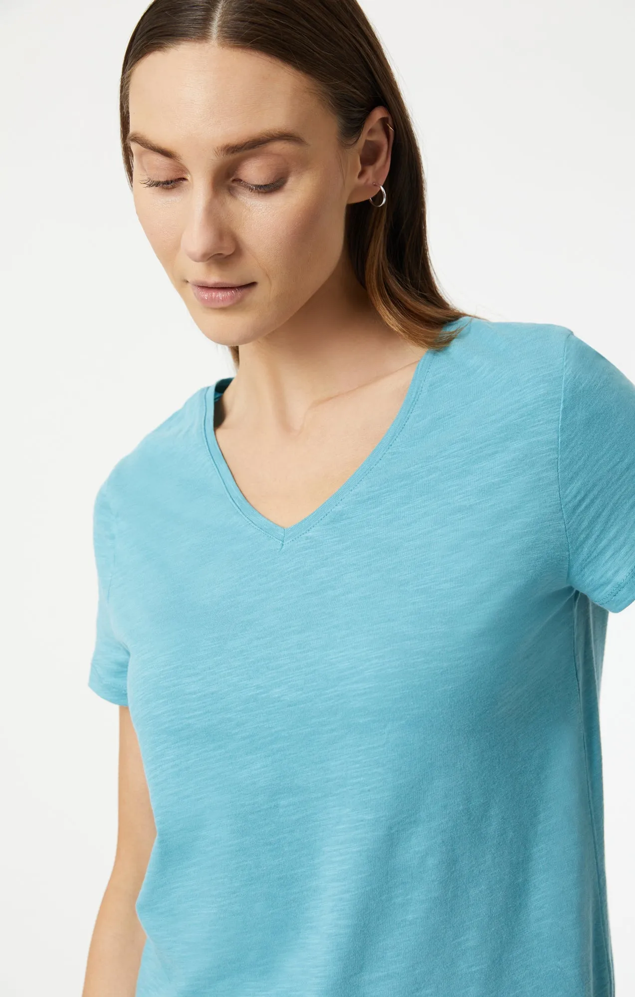 V-NECK T-SHIRT IN DUSTY TURQUOISE