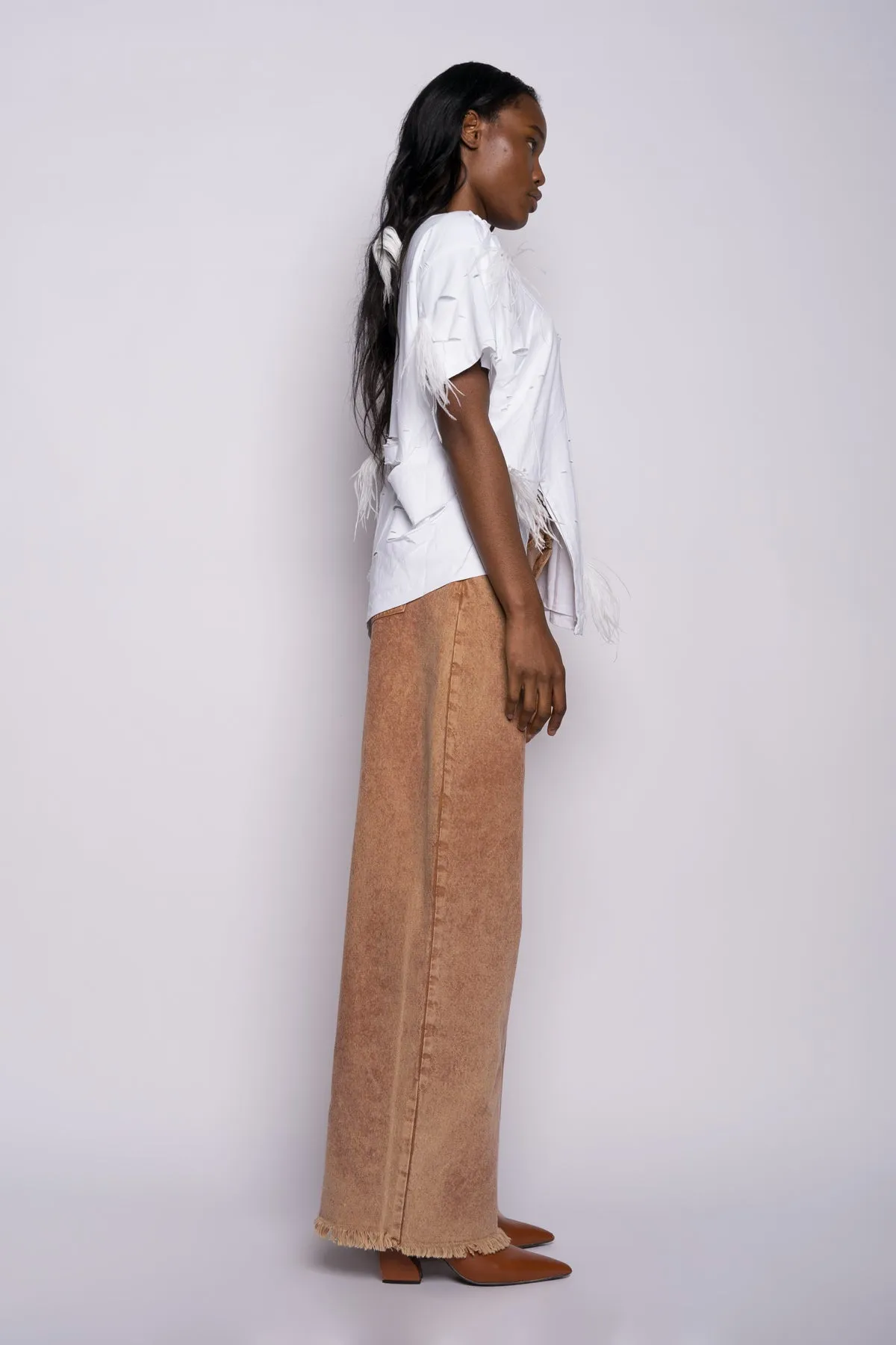 WHITE LINED DISTRESSED T-SHIRT WITH FEATHERS