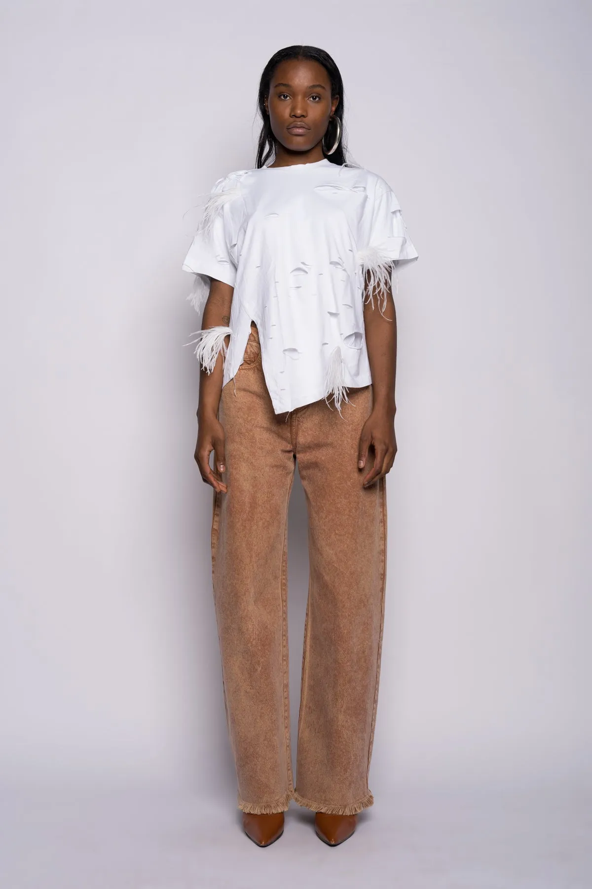 WHITE LINED DISTRESSED T-SHIRT WITH FEATHERS