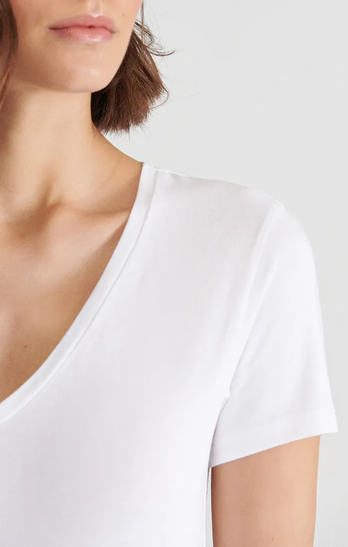 WOMEN'S BASIC SHORT SLEEVE T-SHIRT IN WHITE